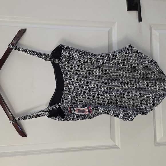 NWT: DKNY Black & White One Piece Swimsuit - Picture 6 of 8